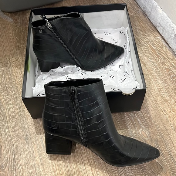 Simply Vera Wang booties . Size 8 New - Picture 2 of 7